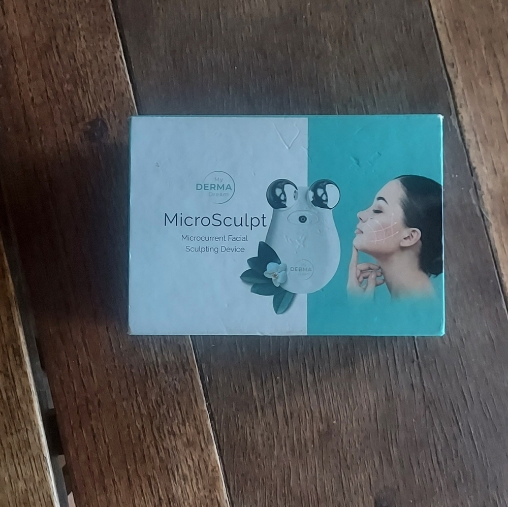 My DERMA Dream Microsculpt device
